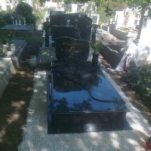 120x220-cm-Indiai-fekete-gránit-síremlék_retus