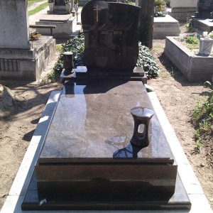 120x220-cm-Tropical-Green-gránit-2-síremlék_retus