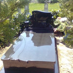 120x220-cm-Zimbabwe-gránit-síremlék_retus