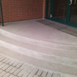 Szürke műkő lépcső