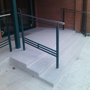 13.2-Szürke-műkő-mozgáskorlátozott-feljáró-2