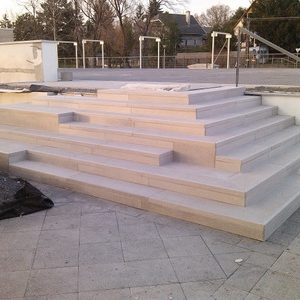 Szürke műkő szögletes teraszlépcső