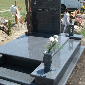 170x220-cm-Crystal-grey-gránit-síremlék-1_retus