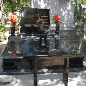 170x220-cm-Indiai-fekete-gránit-síremlék-1_retus