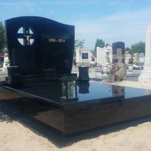 170x220-cm-Indiai-fekete-gránit-síremlék-4_retus