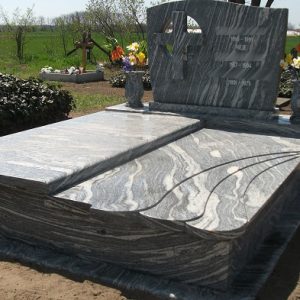 170x220-cm-Kuppan-Green-gránit-síremlék_retus