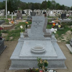 170x220-cm-Monserat-gránit-síremlék-1_retus