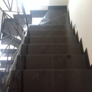 2.-Indiai-fekete-gránit-lépcsőház-400x284