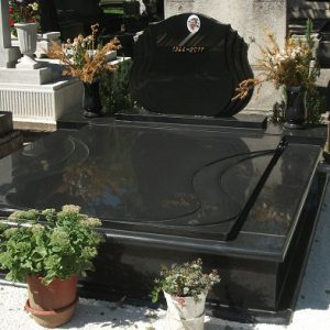 200x220-cm-Zimbabwe-gránit-síremlék_retus