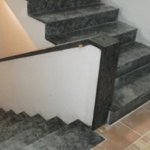 6.2-Olive-Green-gránit-lépcsőház-400x284