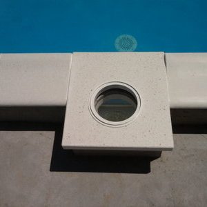 Fehér műkő skimmer