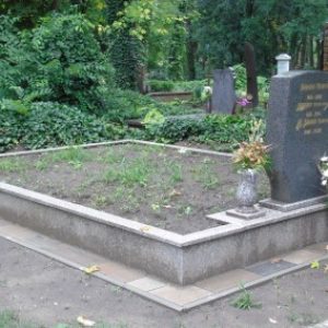 Mountain Brown gránit kripta családi sírbolt