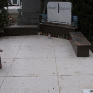 Multicolor Red gránit Carrarai márvány kripta családi sírbolt