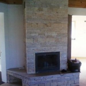 Pattintott kő kandalló