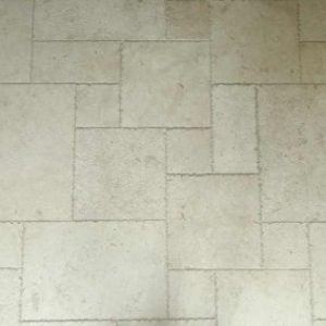 Római sprengelt mészkő padlóburkolat