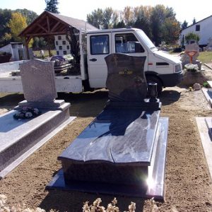 Bahama Blue gránit síremlék