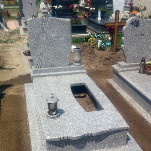 edited_120x220-cm-Brown-Star-gránit-síremlék