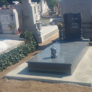 edited_120x220-cm-Padang-Dark-gránit-síremlék