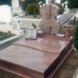 edited_170x220-cm-Multicolor-Red-gránit-síremlék-gránit-hegedű-emlékkel