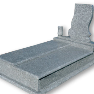 Szinteltolt fedlapos legyezős síremlék